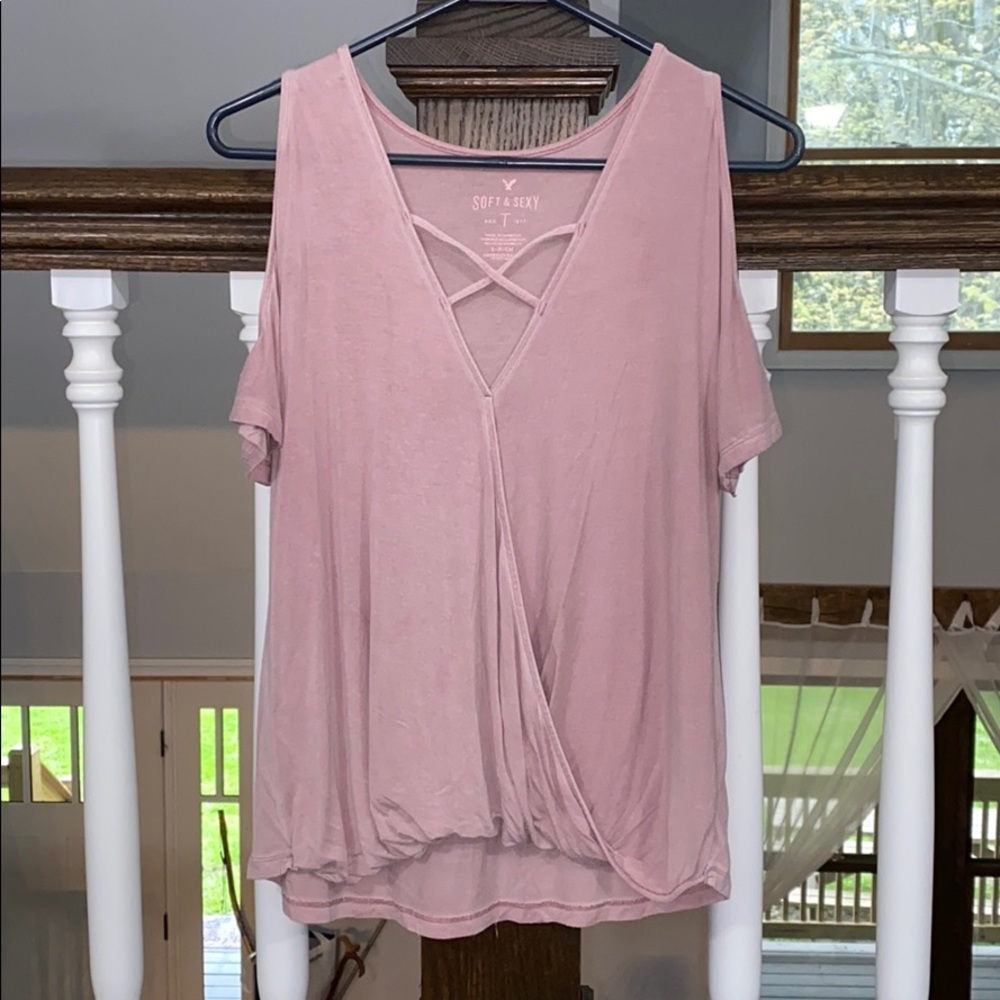 soft and sexy open shoulder american eagle shirt !